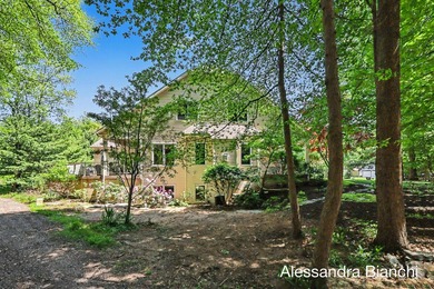 Beautifully updated and perfectly positioned as a private - photo 36