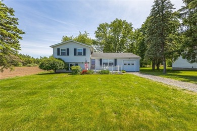 Welcome home to this lovingly maintained split-level, proudly - photo 2