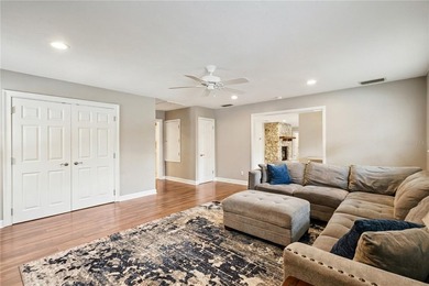 Beautifully renovated 3-bedroom, 2-bathroom home in Isle of - photo 5