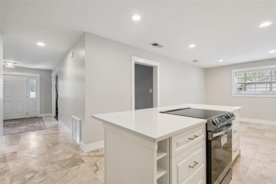 Beautifully renovated 3-bedroom, 2-bathroom home in Isle of - photo 10