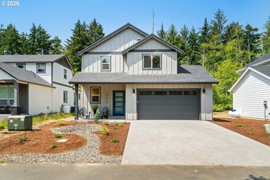 Beautiful new Traditional home backing to serene greenspace - photo 1