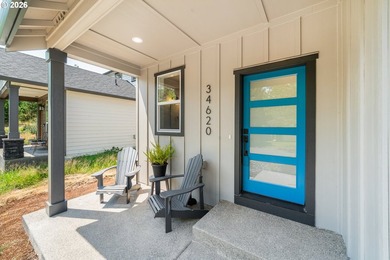 Beautiful new Traditional home backing to serene greenspace - photo 3