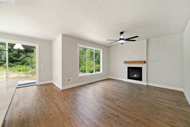 Beautiful new Traditional home backing to serene greenspace - photo 4