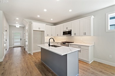 Beautiful new Traditional home backing to serene greenspace - photo 7