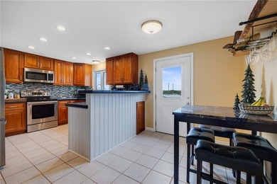 Welcome home to this meticulously maintained Cape Cod in Ontario - photo 11