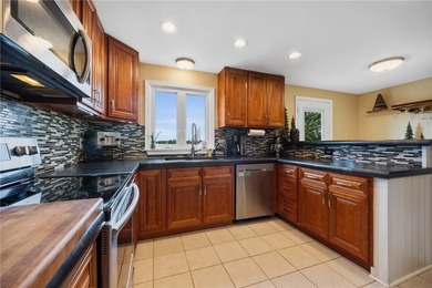 Welcome home to this meticulously maintained Cape Cod in Ontario - photo 14