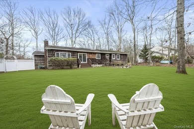 A beautiful and lovingly-maintained ranch with a front porch - photo 17