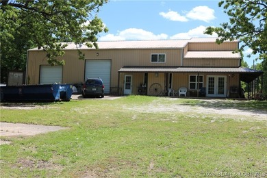 LARGE COUNTRY HOME WITH HIGHLY DESIRABLE LOCATION. ALMOST 4200 - photo 1