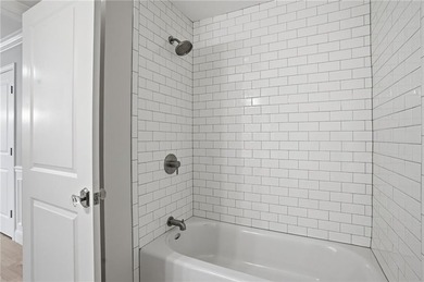 *VERY LARGE 1 BED UNIT ON TOP FLOOR, PRIVATE BALCONY! READY FOR - photo 30