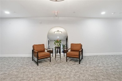 *VERY LARGE 1 BED UNIT ON TOP FLOOR, PRIVATE BALCONY! READY FOR - photo 32