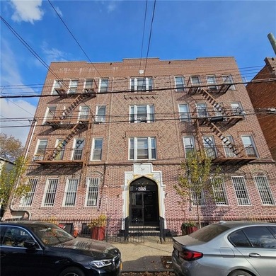 Mint condition 19 unit apartment building on East 12th Street - photo 2