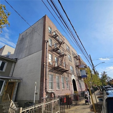 Mint condition 19 unit apartment building on East 12th Street - photo 3