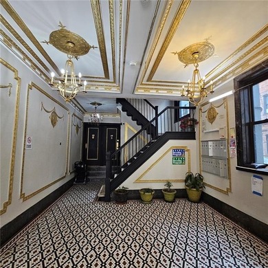 Mint condition 19 unit apartment building on East 12th Street - photo 4