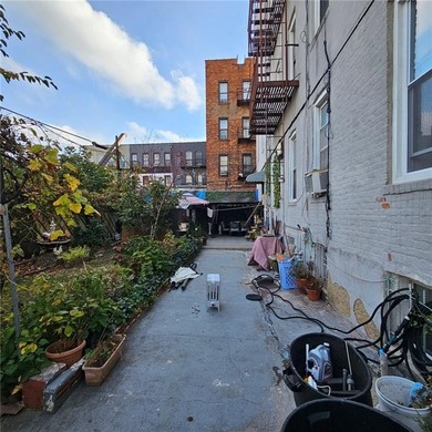 Mint condition 19 unit apartment building on East 12th Street - photo 8