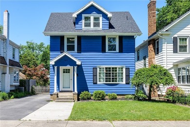 Welcome home to this charming 3-bedroom, 1.5-bath residence - photo 1