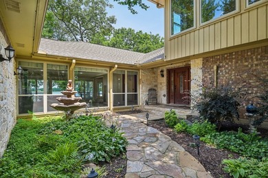 Exceptional deep-water waterfront home in the desirable - photo 4