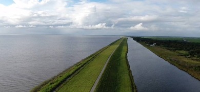 Prime waterfront property featuring 2 acres on the Rim Canal - photo 1