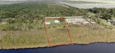 Prime waterfront property featuring 2 acres on the Rim Canal - photo 4