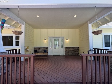 Beautiful custom Craftsman home offering 2,835 sq ft of - photo 4