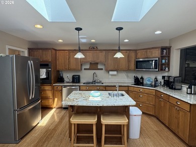 Beautiful custom Craftsman home offering 2,835 sq ft of - photo 9
