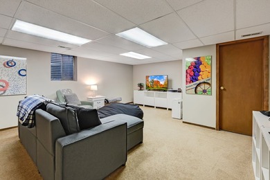 Great opportunity to be in Hinsdale with this classic home that - photo 20