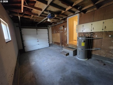 Charming 2-bedroom, 1-bath bungalow offering 894 square feet of - photo 23