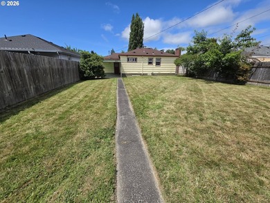 Charming 2-bedroom, 1-bath bungalow offering 894 square feet of - photo 27