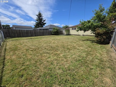 Charming 2-bedroom, 1-bath bungalow offering 894 square feet of - photo 28