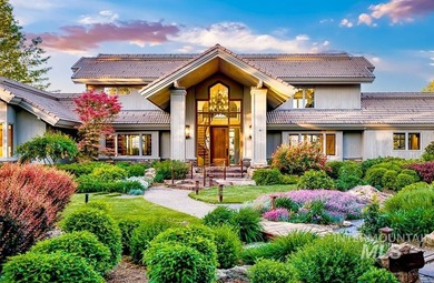 An extraordinary sanctuary of living & landscape, set on more - photo 5