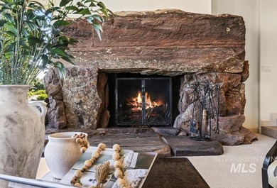 An extraordinary sanctuary of living & landscape, set on more - photo 8