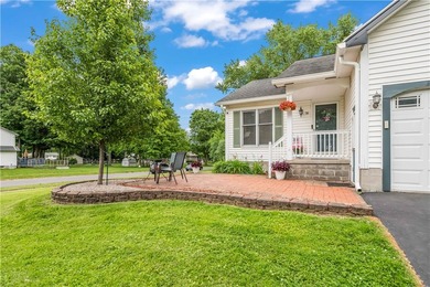 Meticulously maintained and move-in ready, this stunning - photo 3