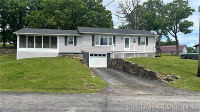 BACK ON THE Market at no fault of the seller. Charming 3-bedroom - photo 1