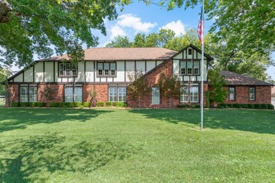 Experience the perfect balance of a Gorgeous Home, Detached Shop - photo 3