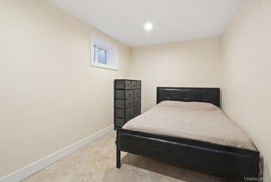 Beautiful Single Family House located within a block from Guy R - photo 20