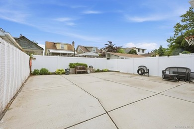 Beautiful Single Family House located within a block from Guy R - photo 24