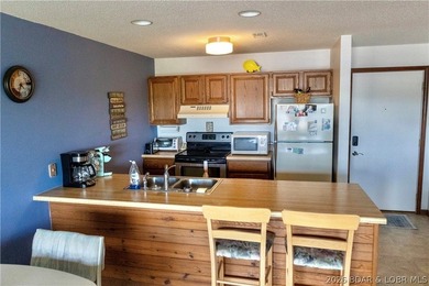 Wake up to stunning views in this charming 2-bedroom, 2-bathroom - photo 4