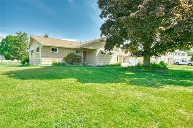 Welcome to 200 Rosecroft! This well-maintained 3-bedroom, 1 - photo 3