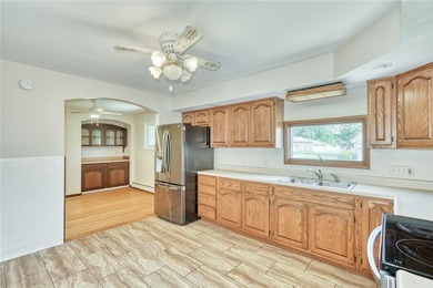 Welcome to 200 Rosecroft! This well-maintained 3-bedroom, 1 - photo 4