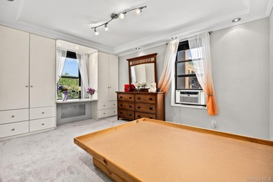 Welcome to this beautifully updated and impeccably maintained - photo 18
