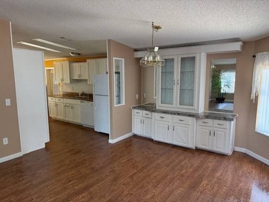 Spacious, 3 bedroom, 2 bath home that has been well maintained - photo 3