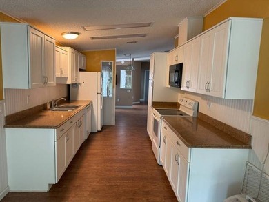 Spacious, 3 bedroom, 2 bath home that has been well maintained - photo 4