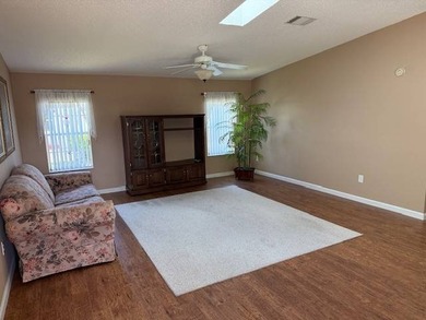 Spacious, 3 bedroom, 2 bath home that has been well maintained - photo 5