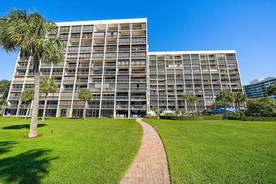 True paradise living in Florida! Rarely available, this spacious - photo 45