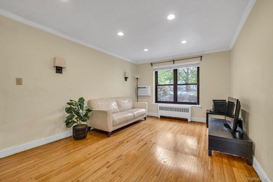 Highly Desirable Sunny Spacious 2 Bedroom, 1 Bathroom includes - photo 4
