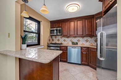 Highly Desirable Sunny Spacious 2 Bedroom, 1 Bathroom includes - photo 5