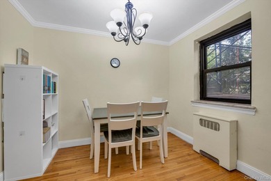 Highly Desirable Sunny Spacious 2 Bedroom, 1 Bathroom includes - photo 6