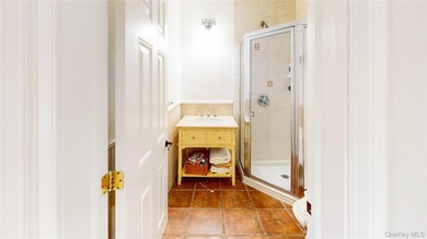 Motivated Seller! Spacious Expanded Cape in North Merrick - Room - photo 11