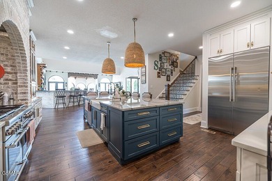 Spectacular Lakefront Retreat in Knoxville, TN Discover one of - photo 13