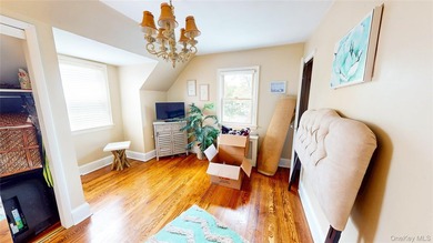 Motivated Seller! Spacious Expanded Cape in North Merrick - Room - photo 15