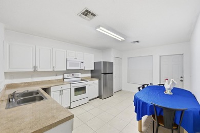 Rare quadruplex opportunity for investors, owner-occupants or - photo 19